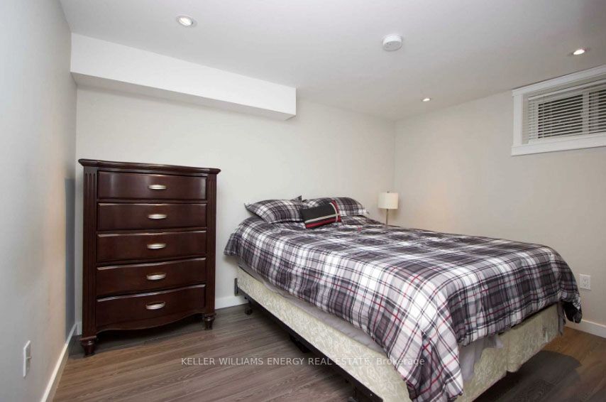 109 Allan St