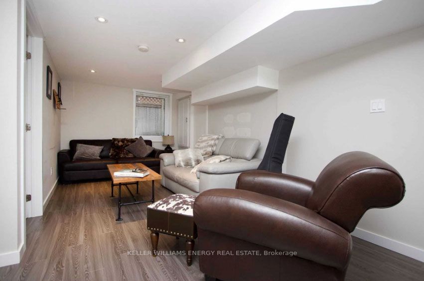 109 Allan St