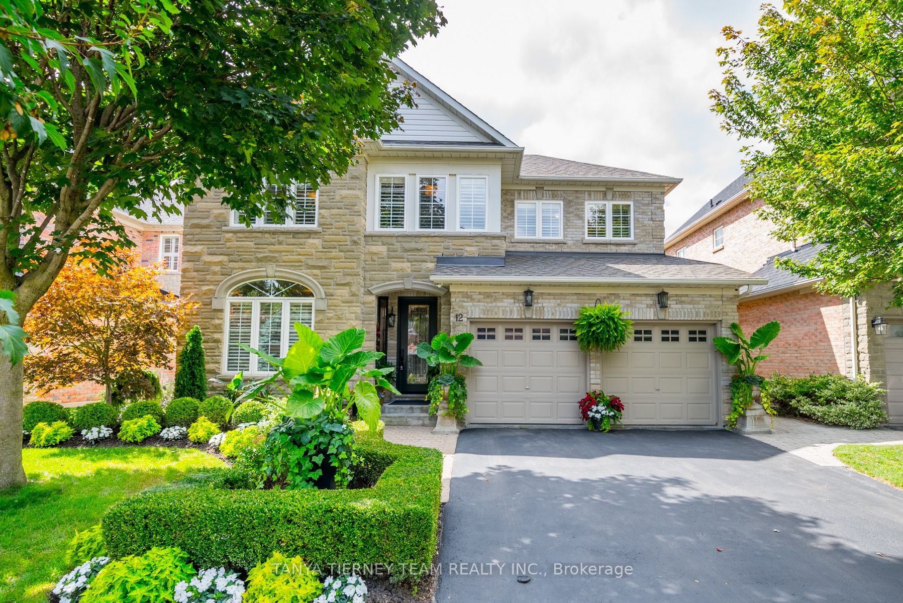 12 Lennon Crt