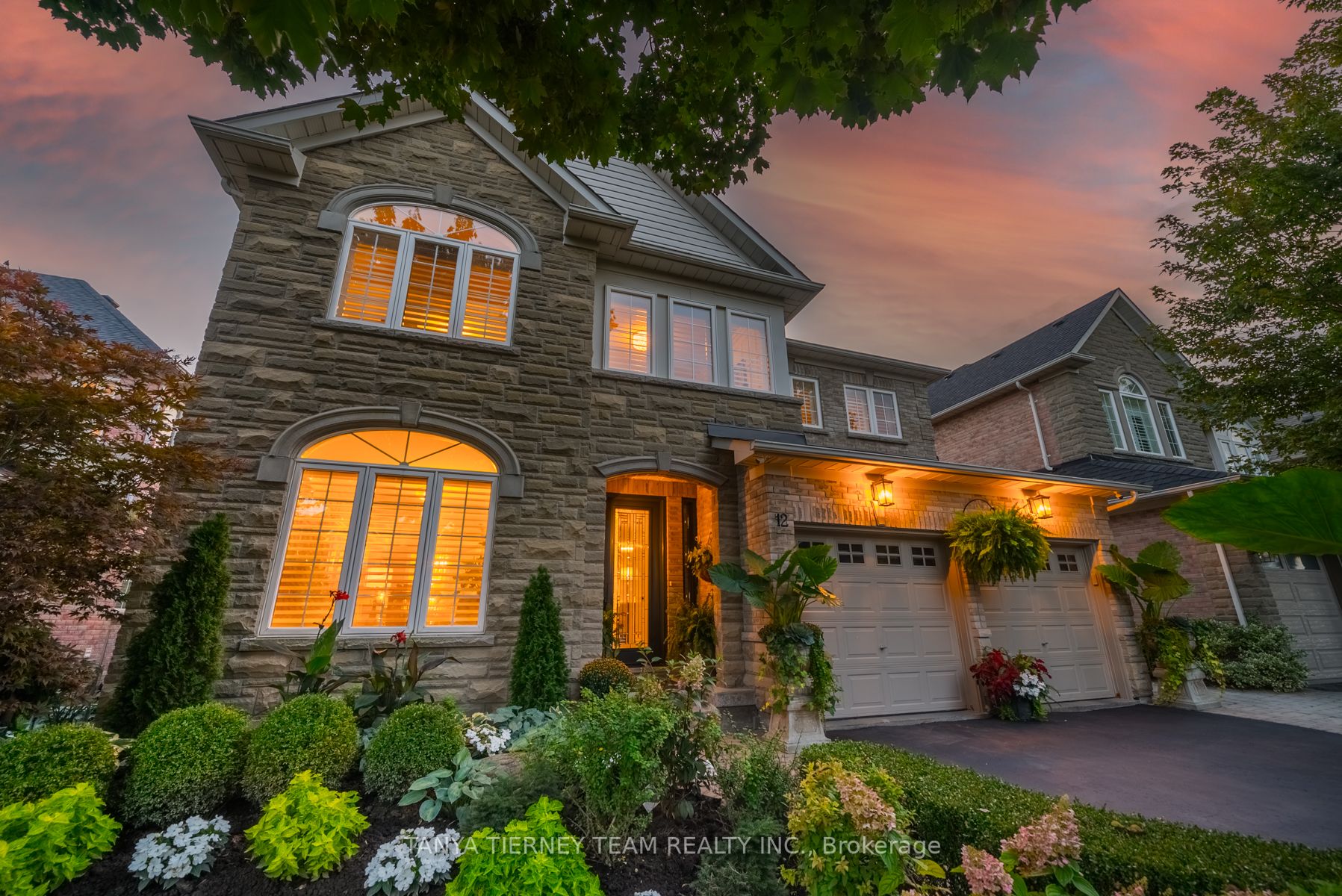 12 Lennon Crt