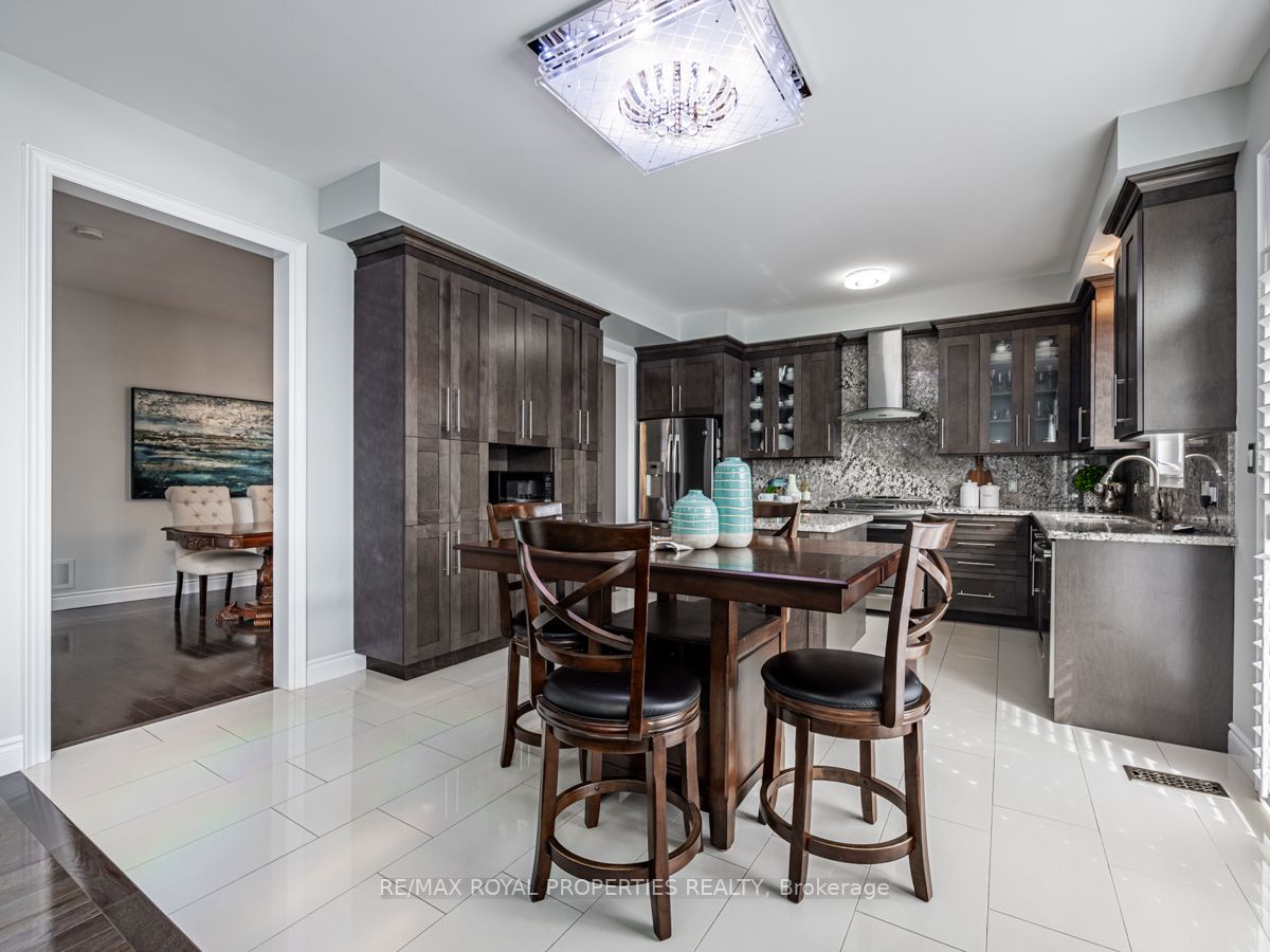 102 Sumersford Drive