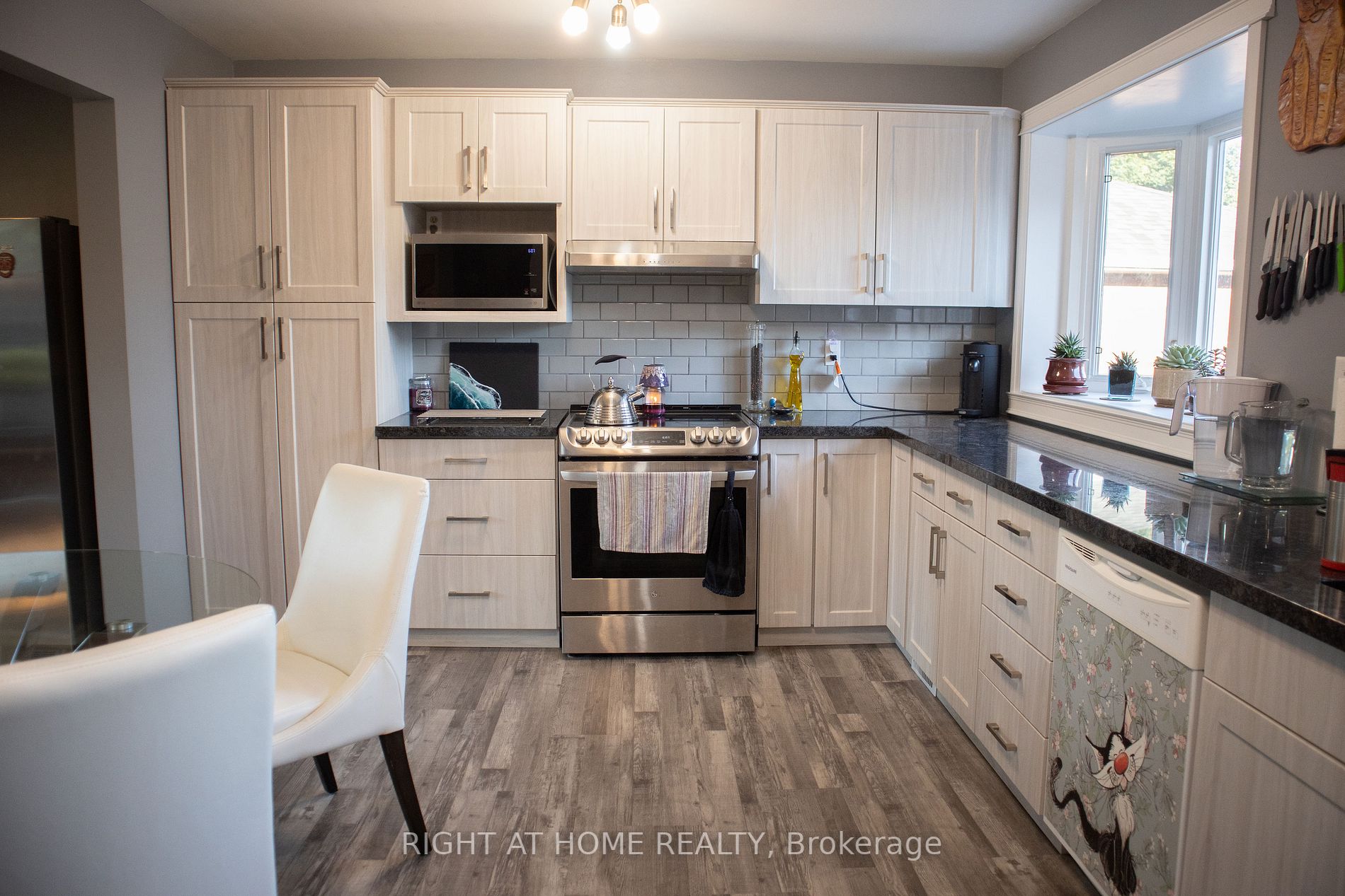 373 Welland Ave