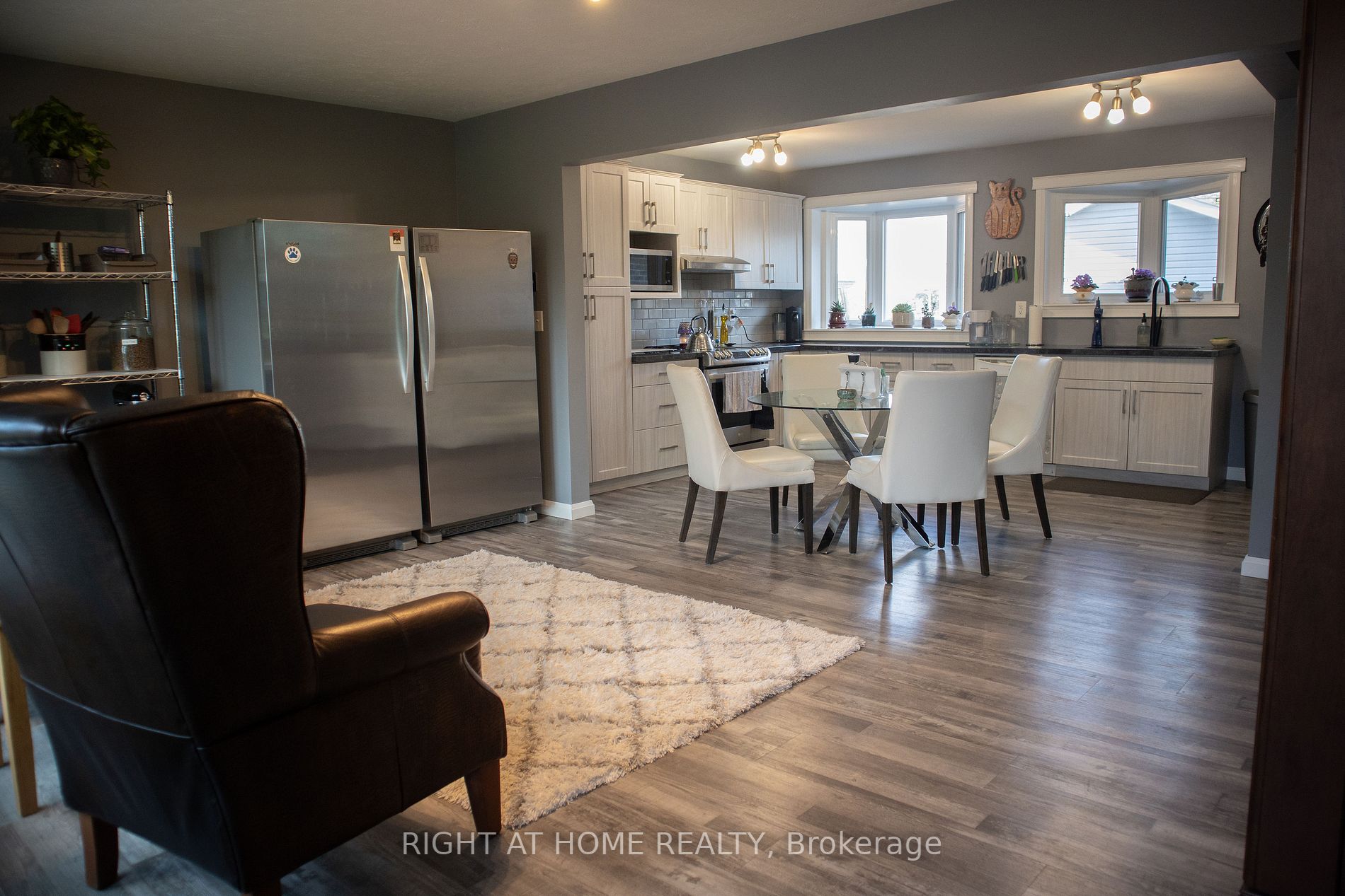 373 Welland Ave
