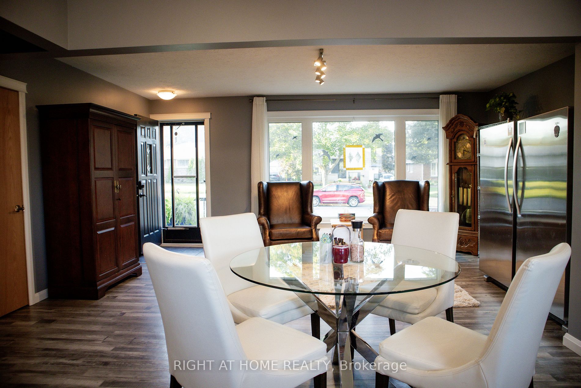 373 Welland Ave