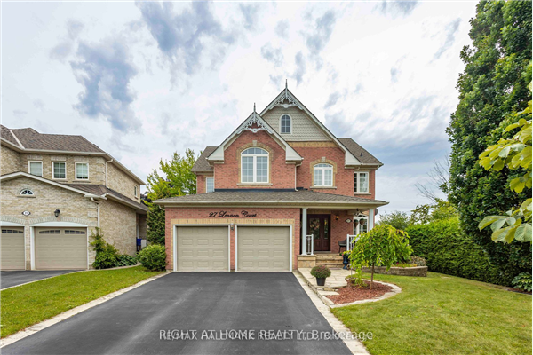 27 Lennon Crt, Whitby