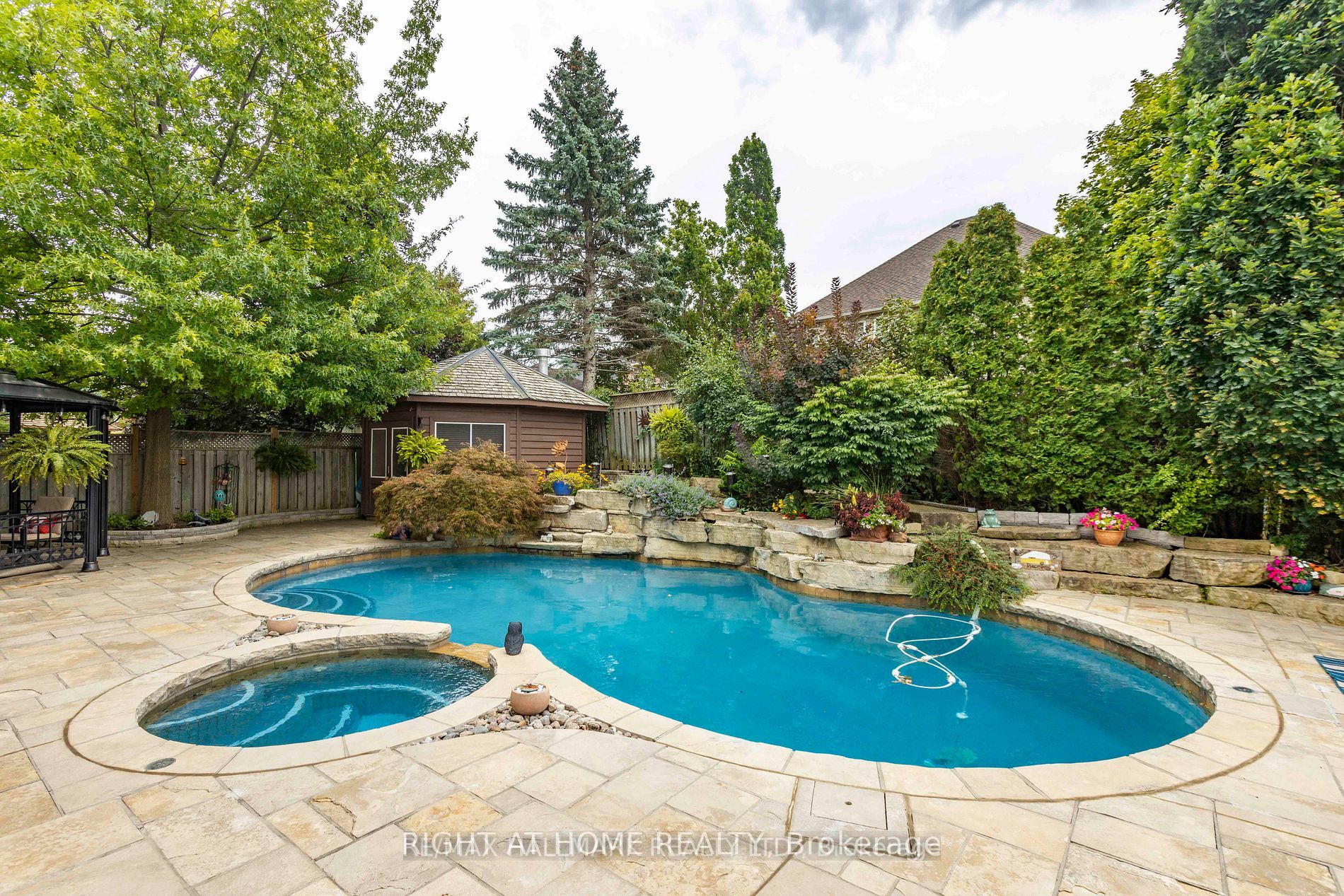 27 Lennon Crt