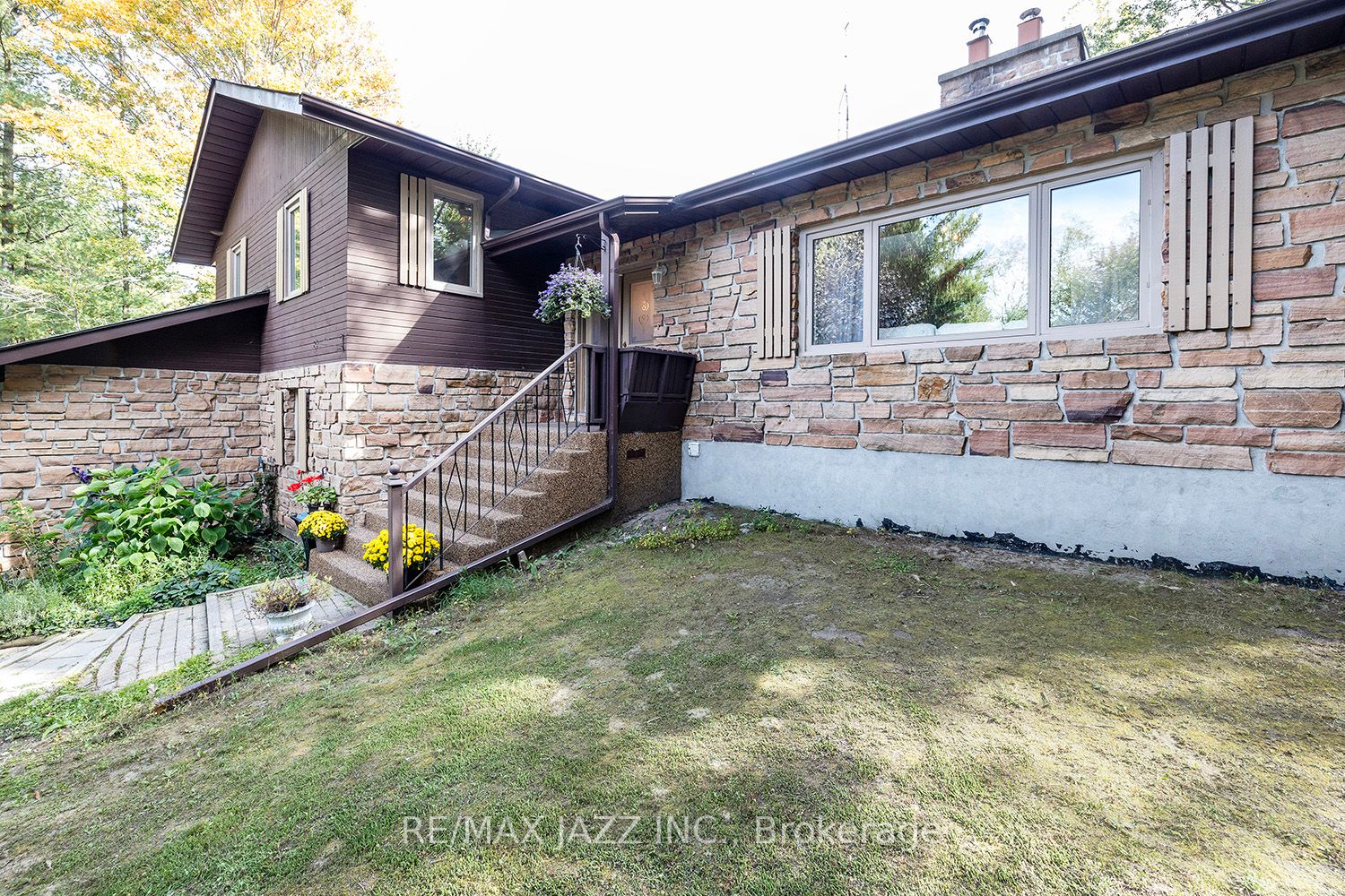 2220 Boundary Road