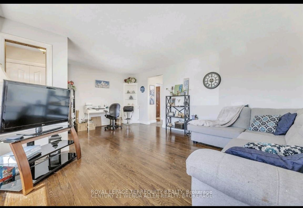 81 Parkway Cres