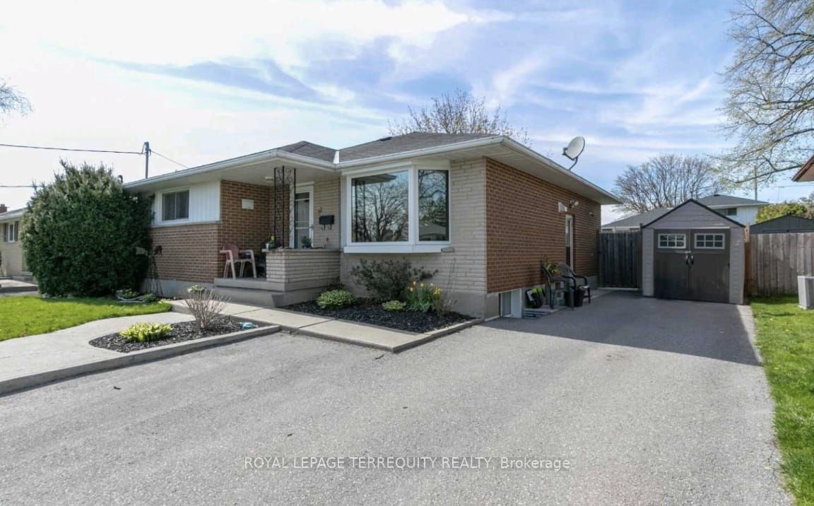 81 Parkway Cres