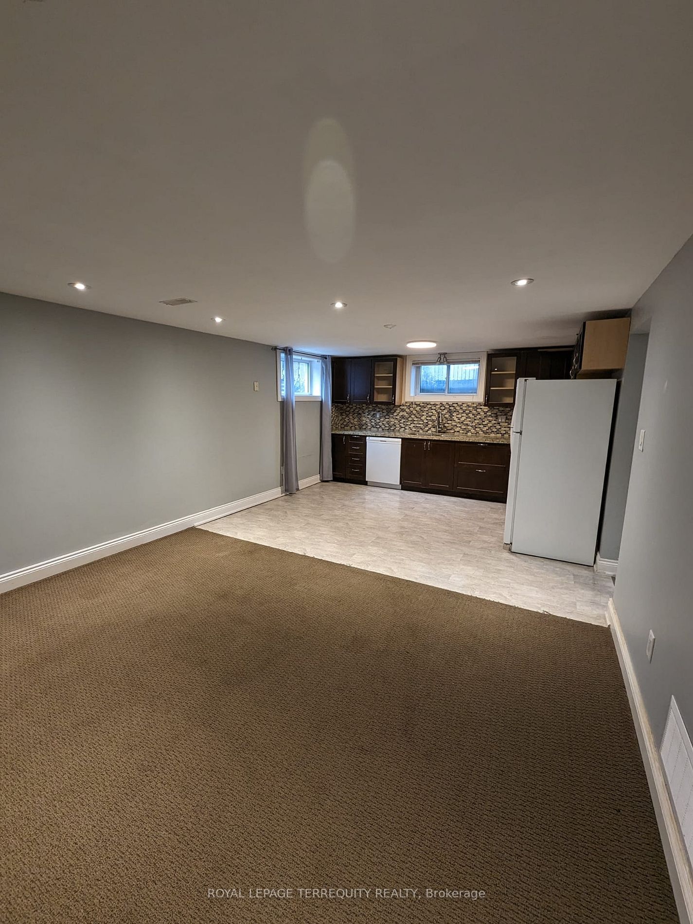 81 Parkway Cres