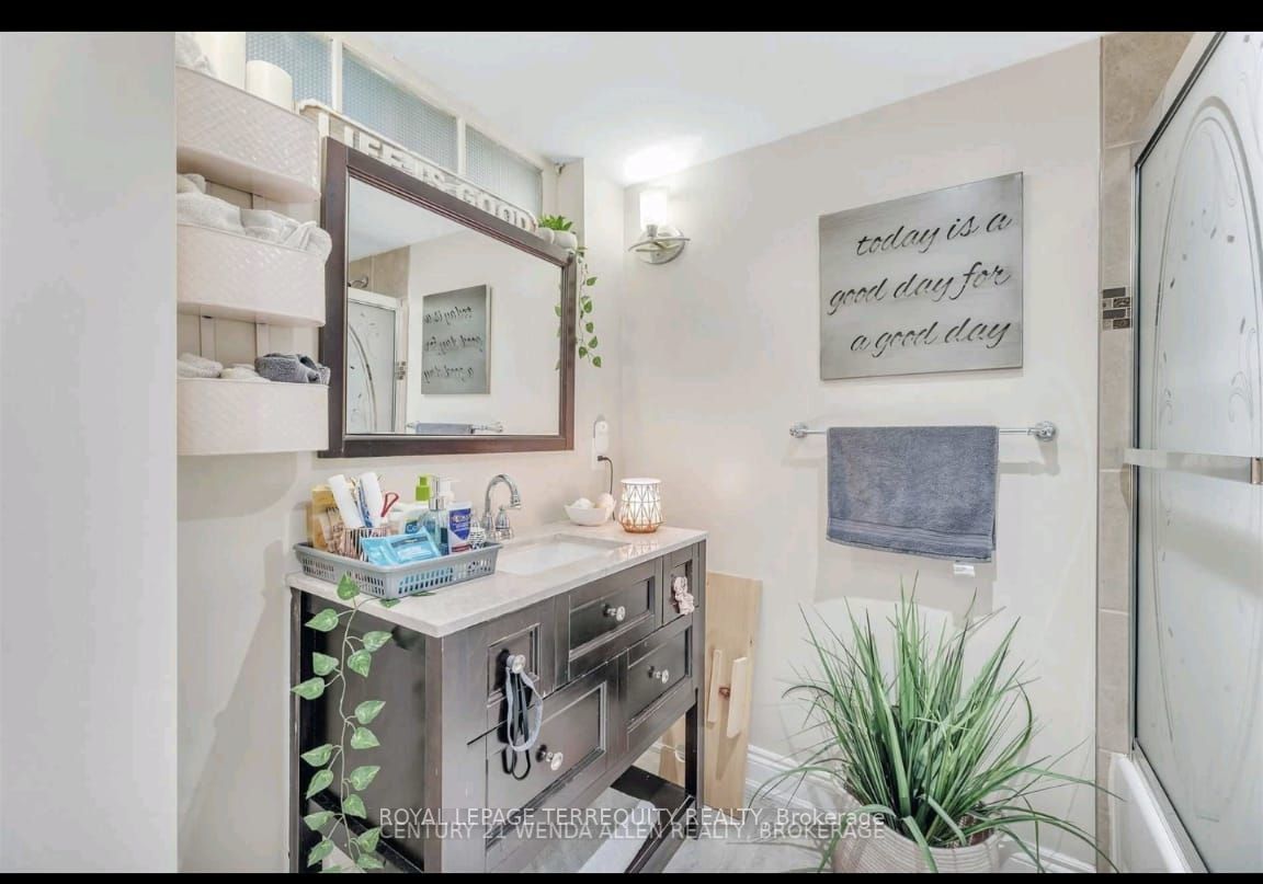 81 Parkway Cres