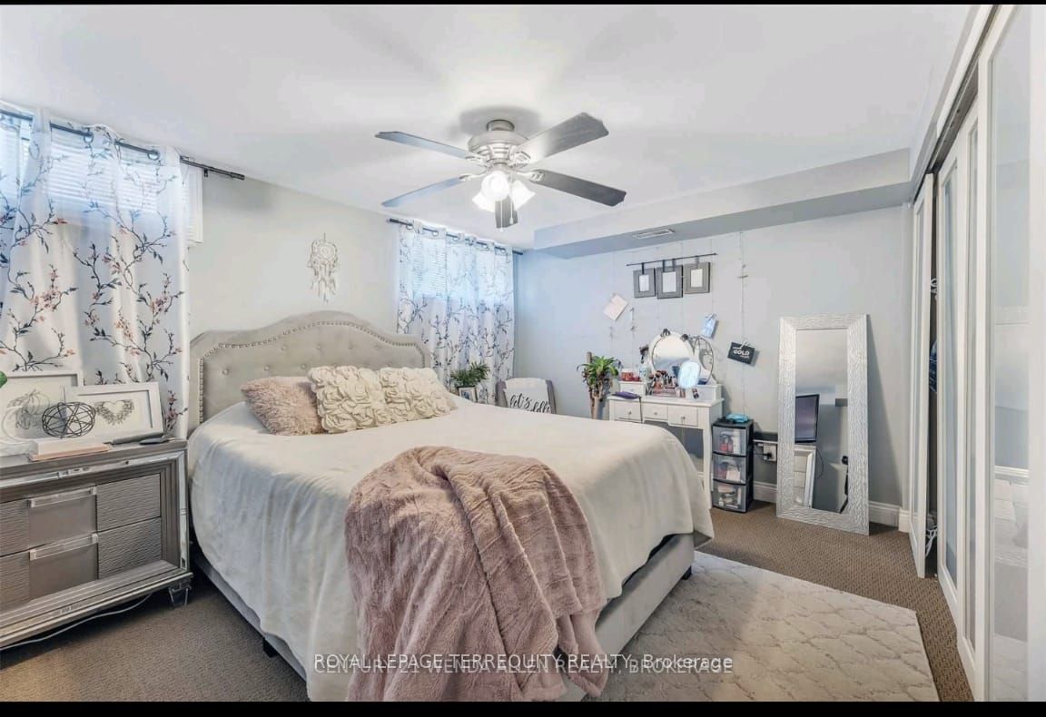 81 Parkway Cres