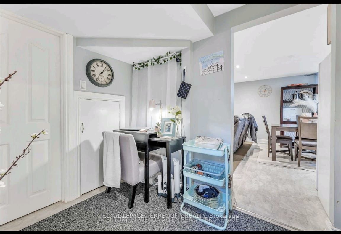 81 Parkway Cres