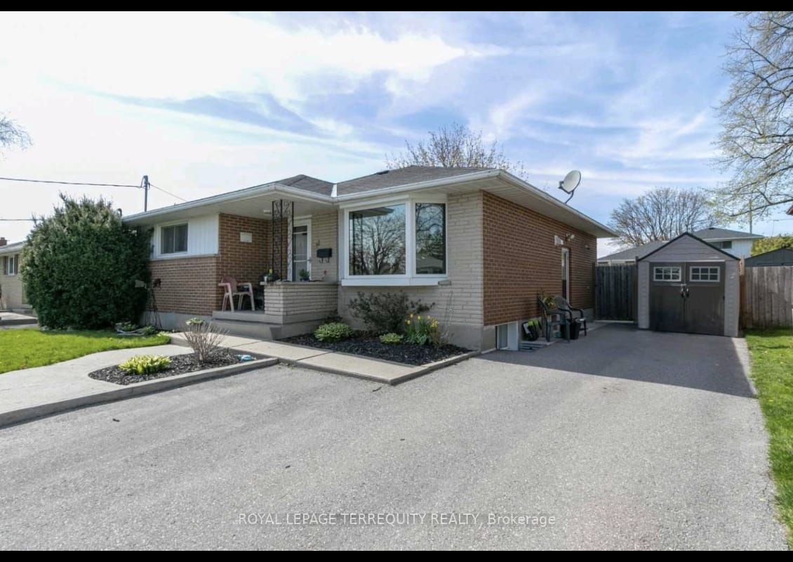 81 Parkway Cres