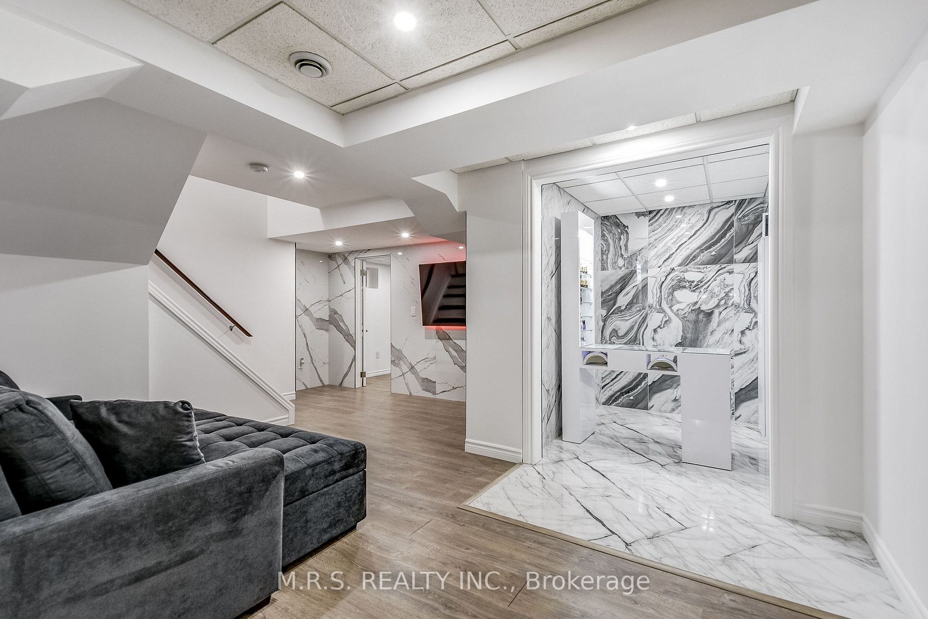 110 Glenabbey Dr