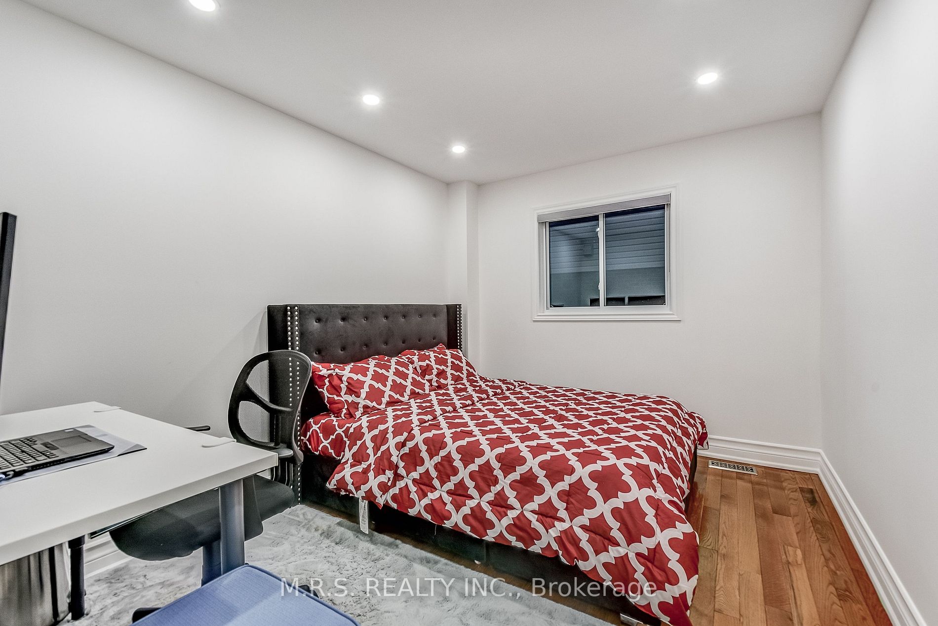 110 Glenabbey Dr