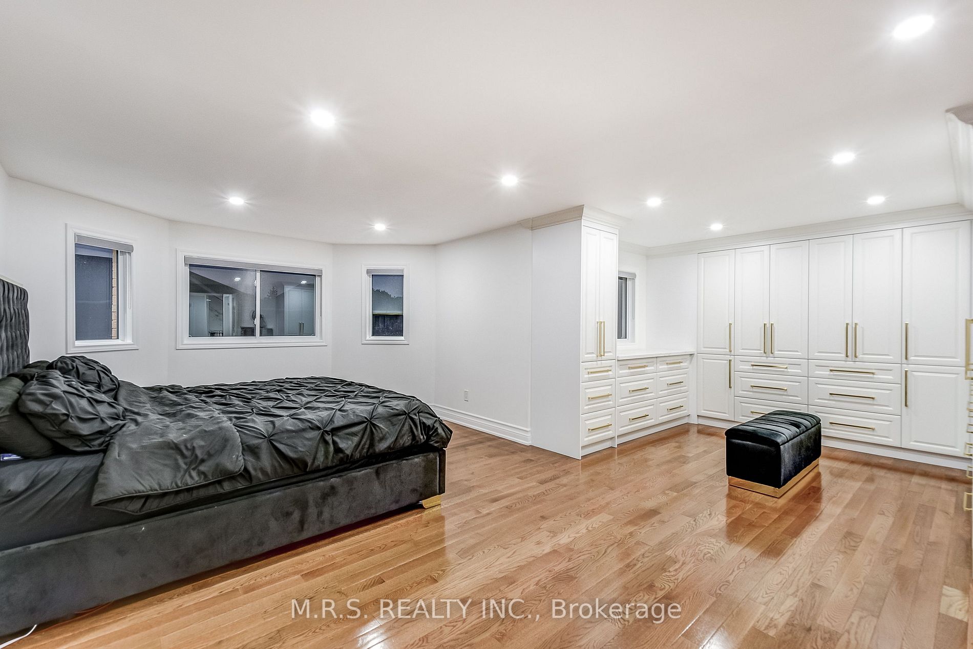 110 Glenabbey Dr