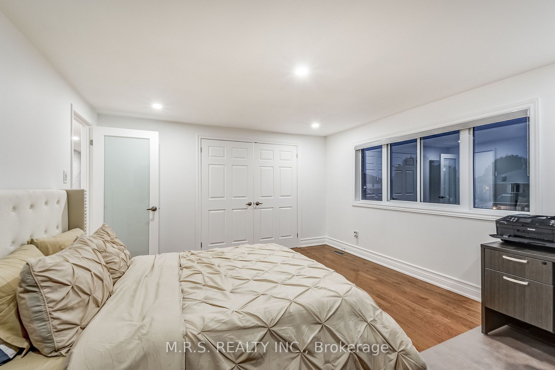110 Glenabbey Dr