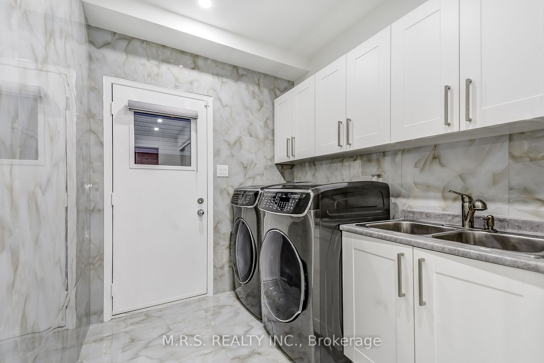 110 Glenabbey Dr