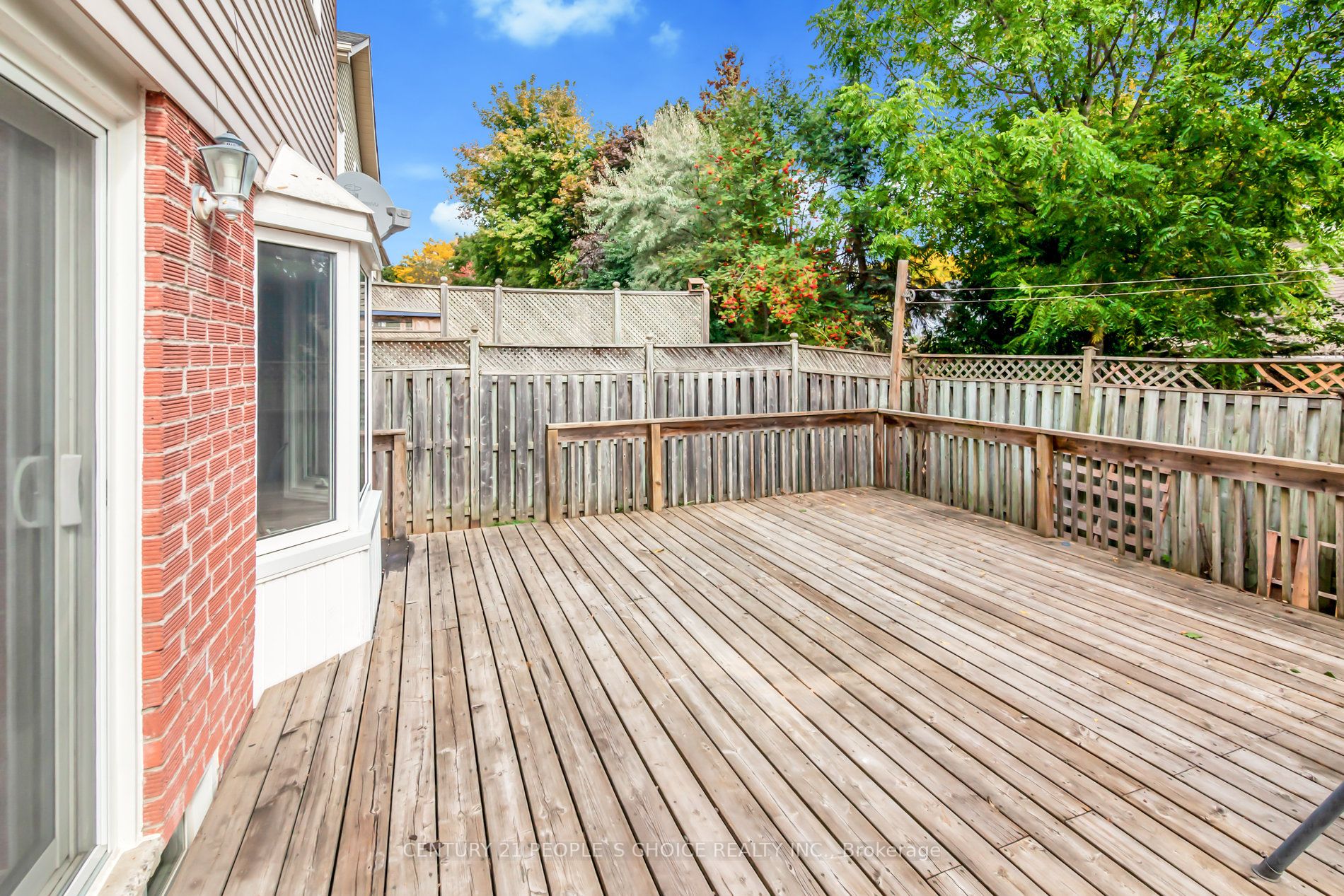 769 Attersley Dr
