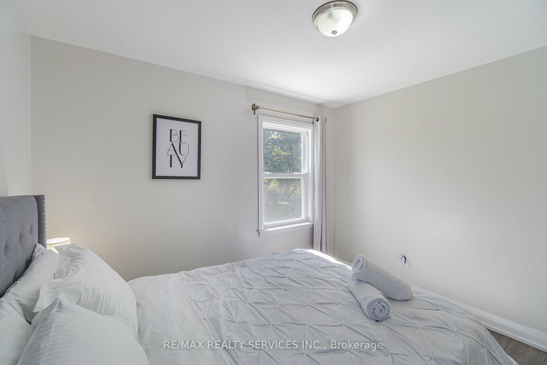 89 Darlingside Dr