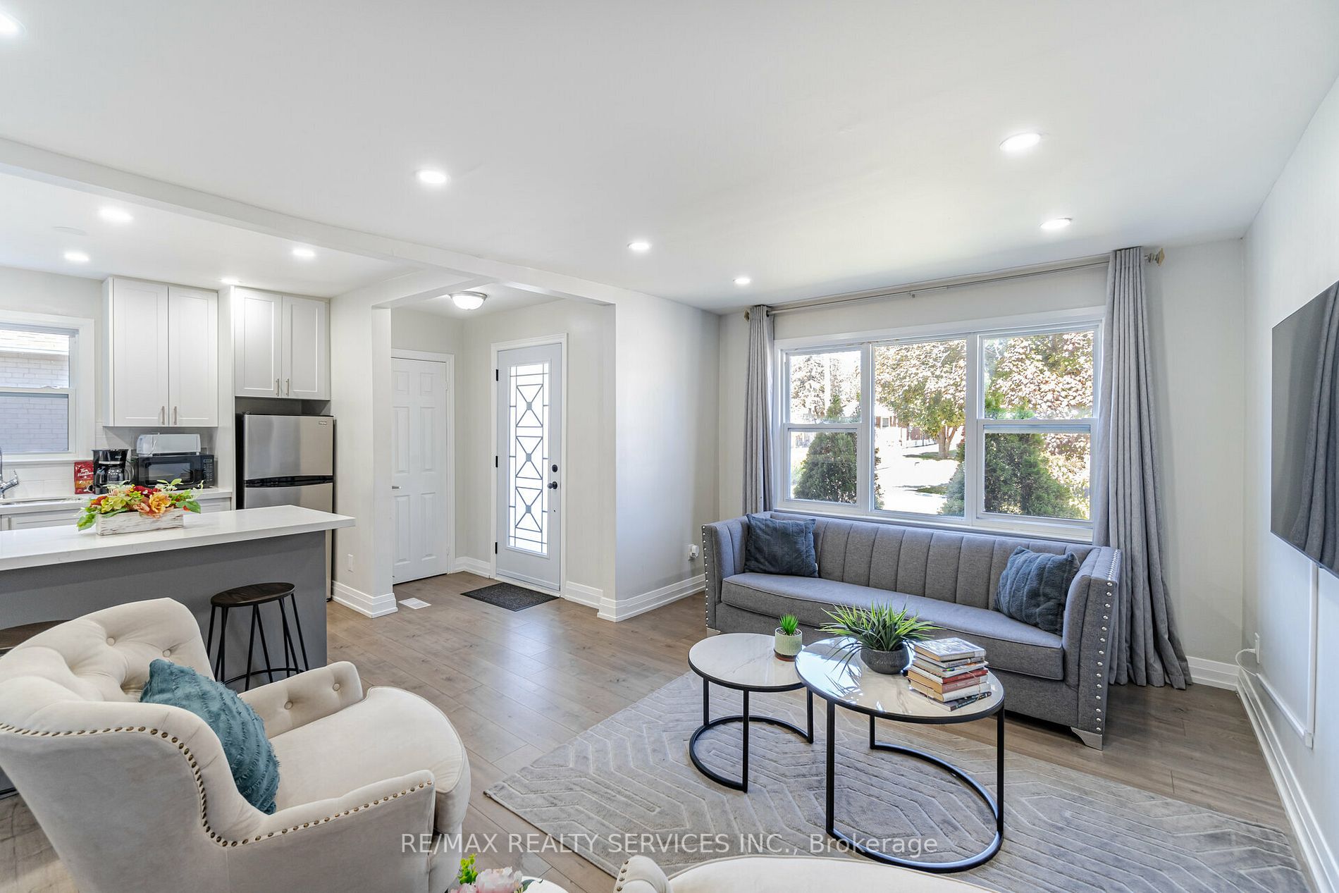 89 Darlingside Dr