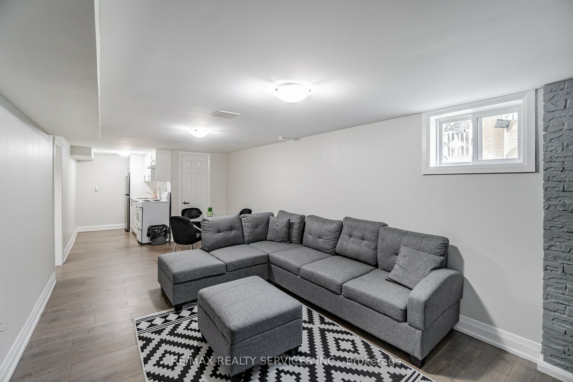 89 Darlingside Dr