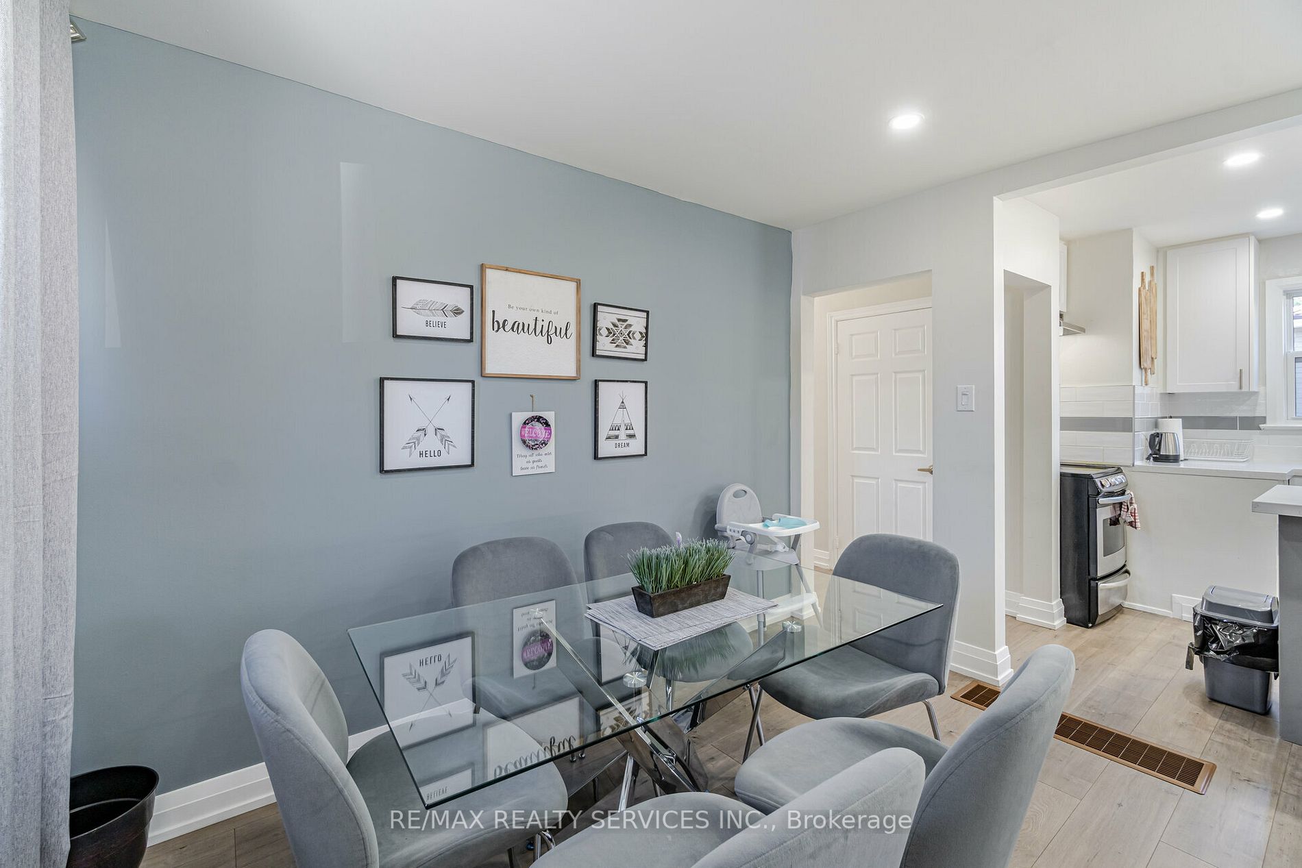 89 Darlingside Dr