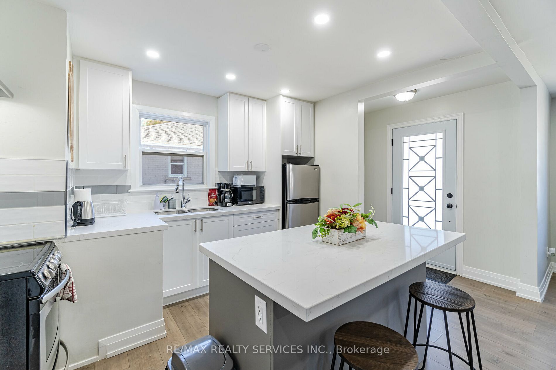 89 Darlingside Dr