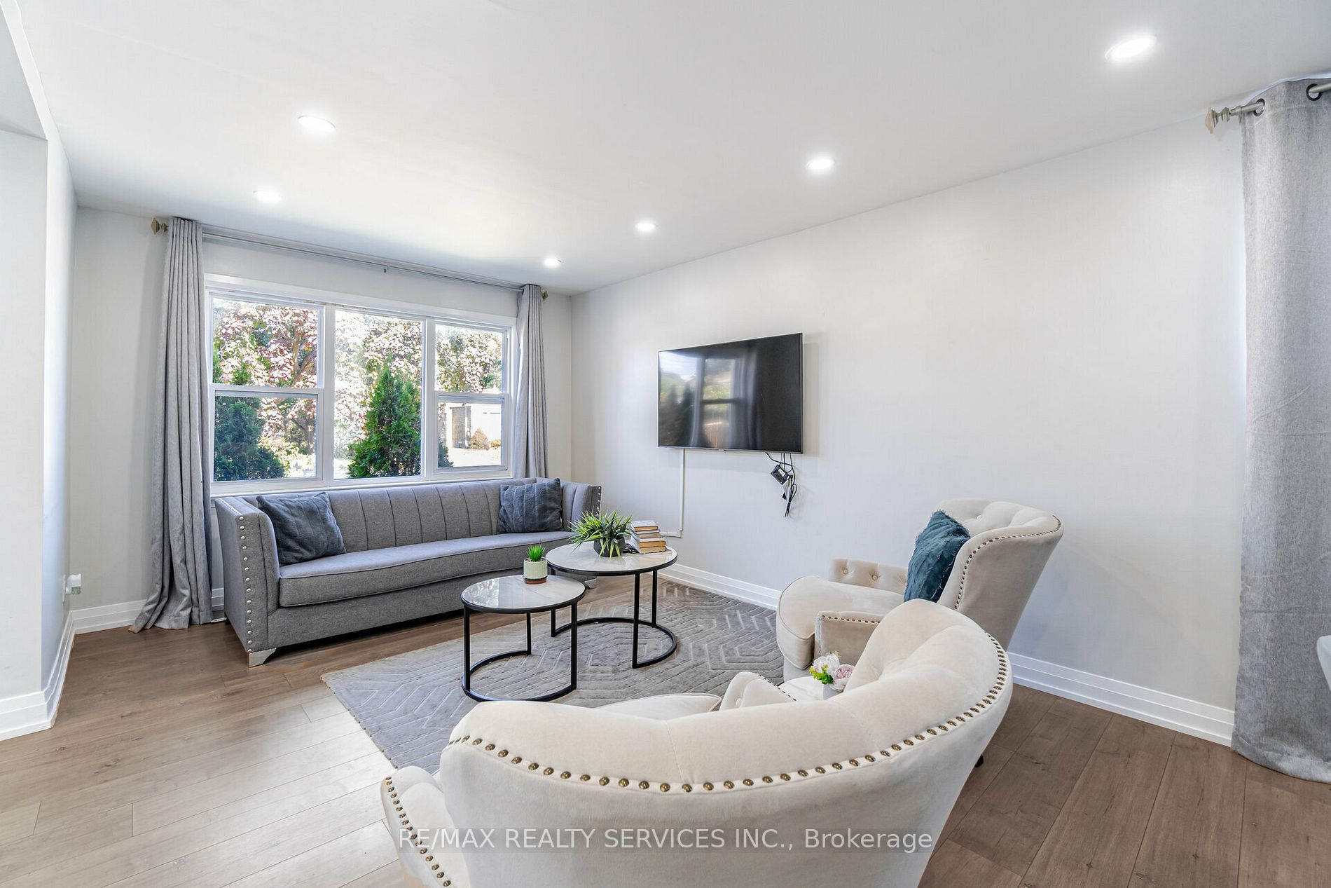 89 Darlingside Dr