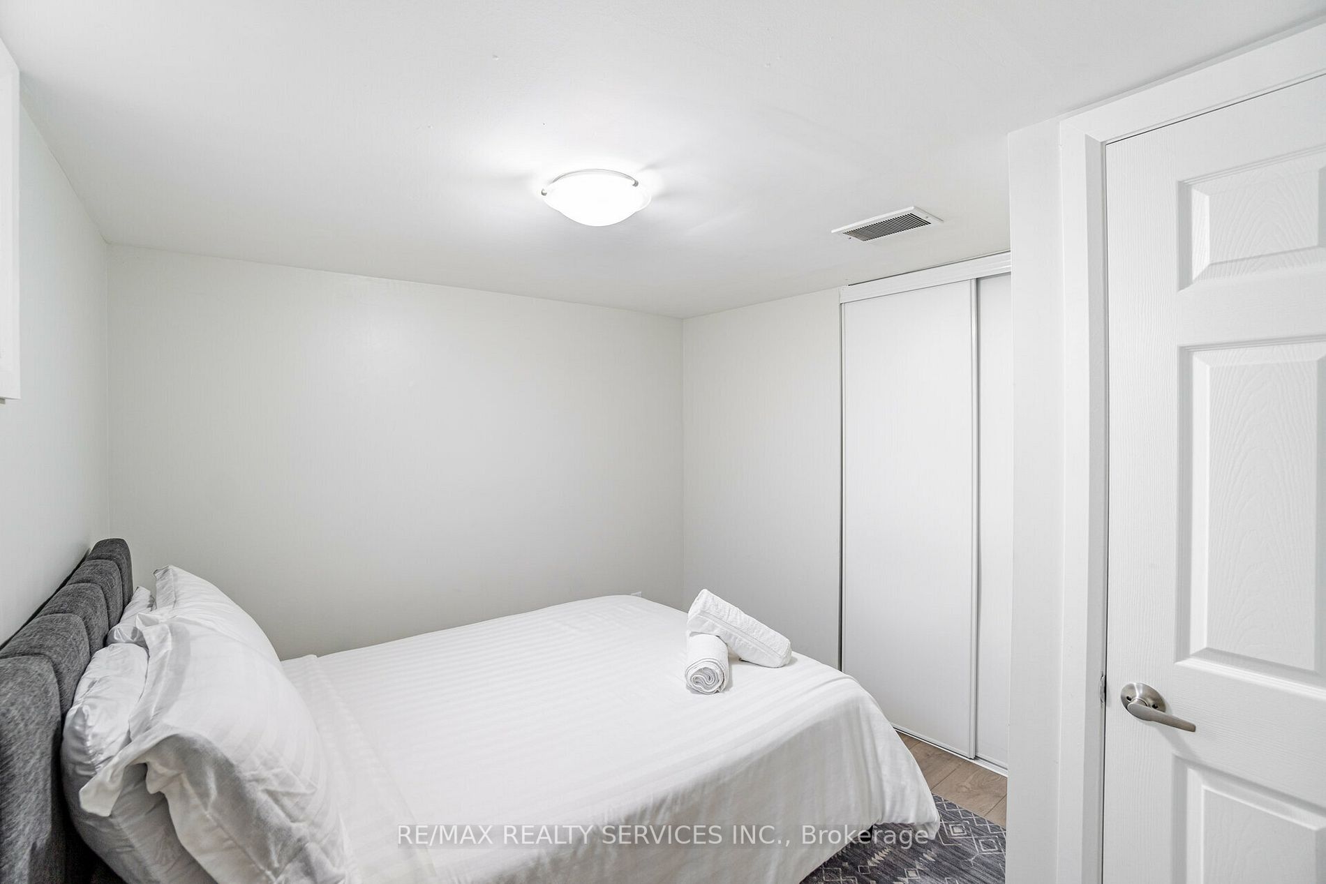 89 Darlingside Dr