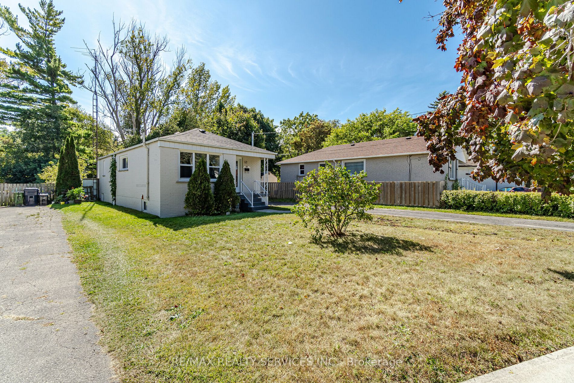 89 Darlingside Dr