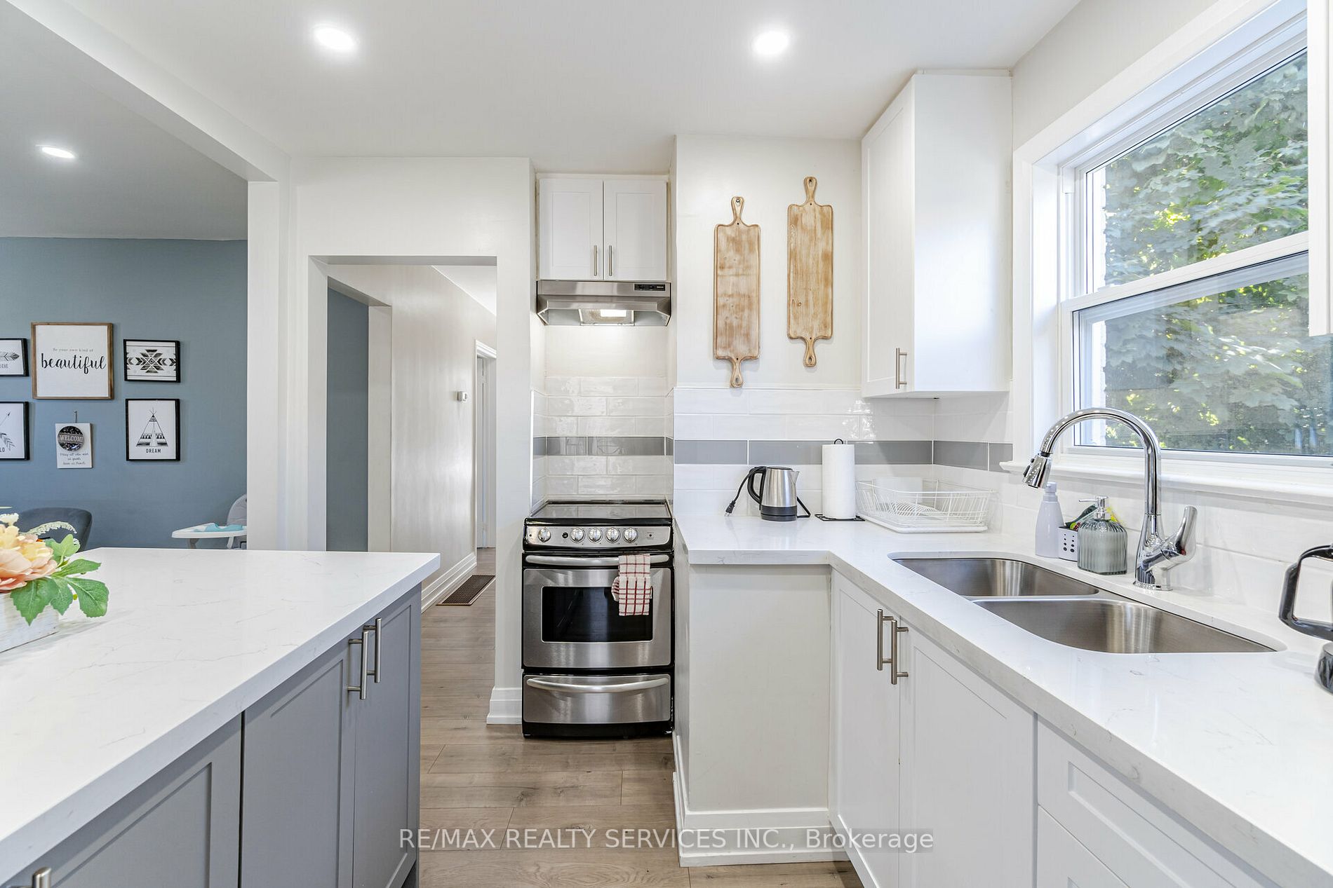 89 Darlingside Dr