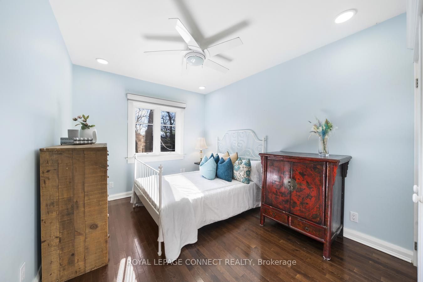 70 Pine Cres