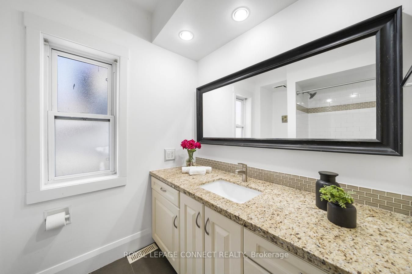 70 Pine Cres