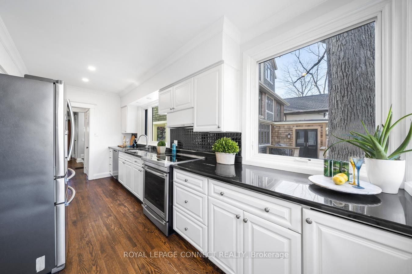 70 Pine Cres