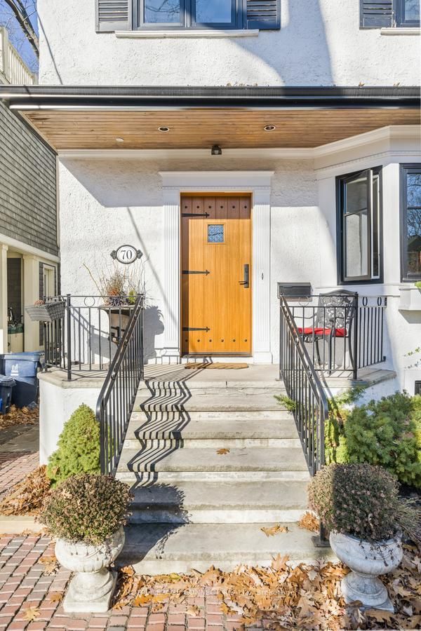 70 Pine Cres