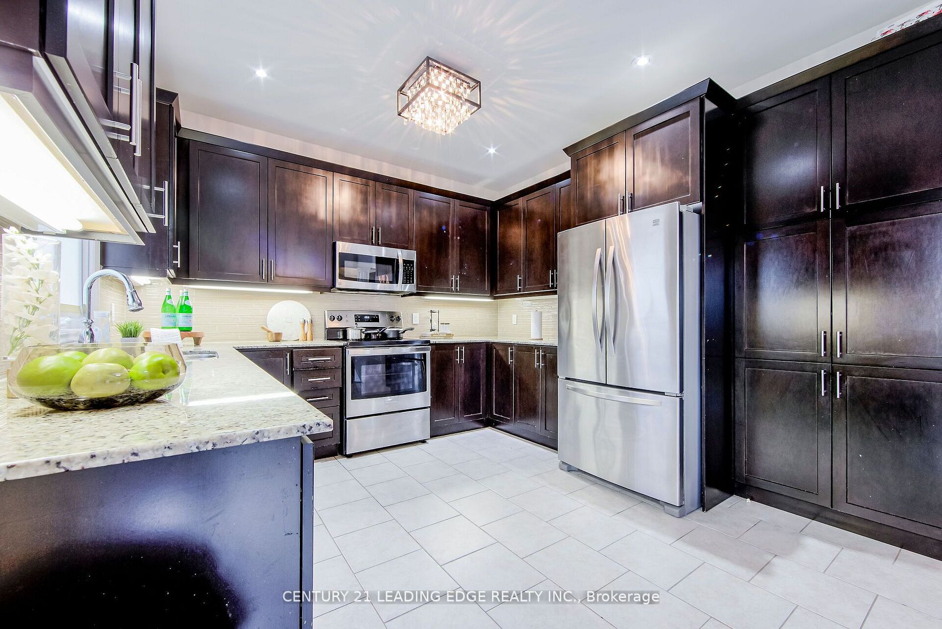 6 North Glen Blvd