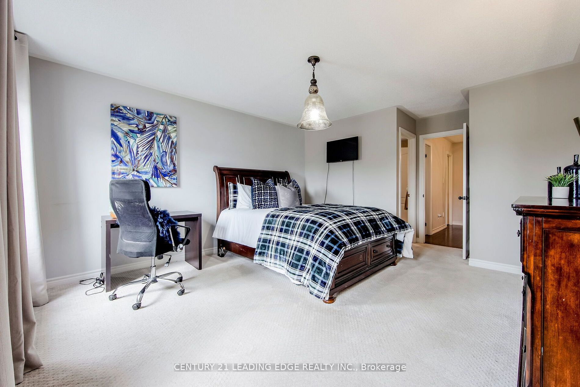 6 North Glen Blvd