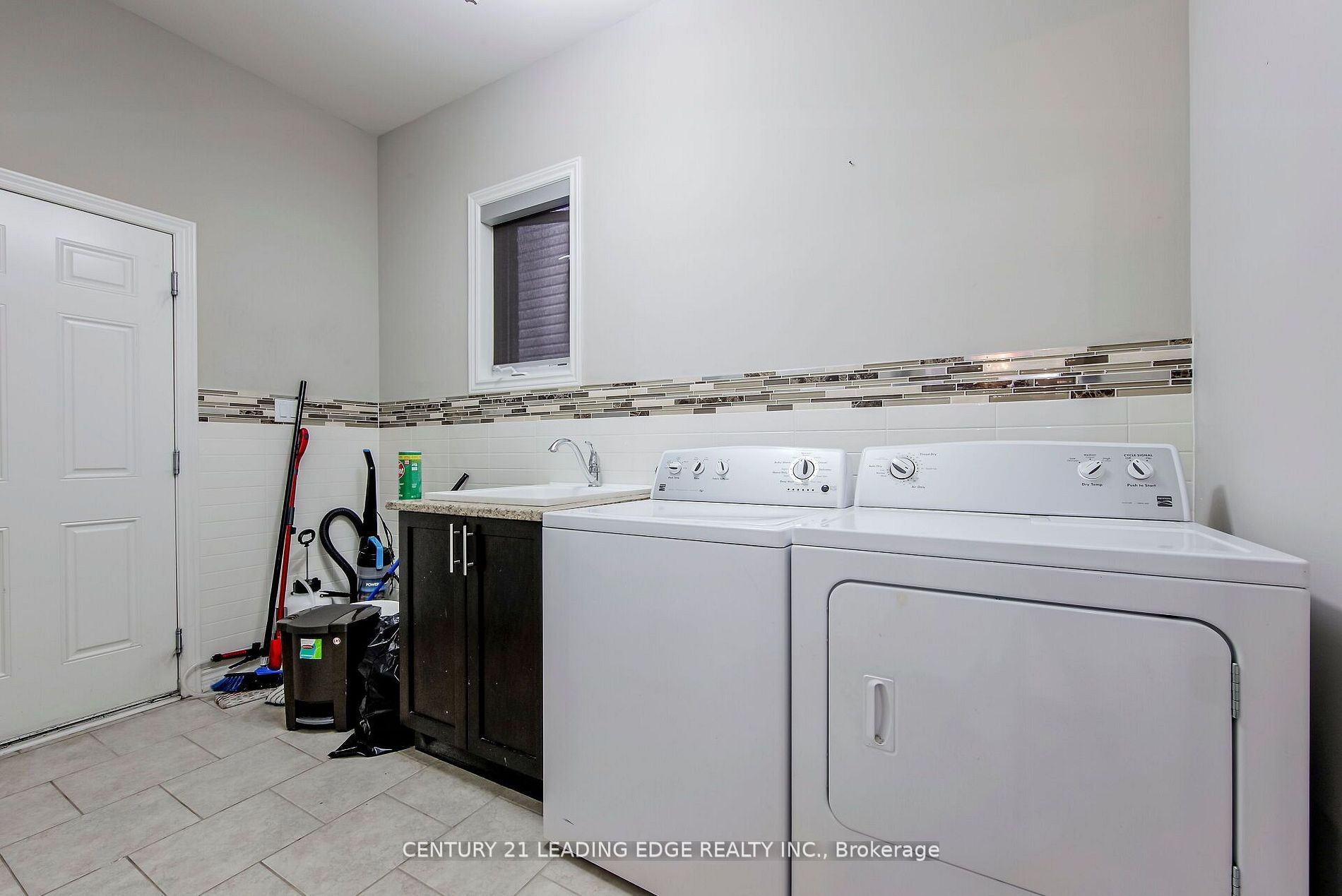 6 North Glen Blvd