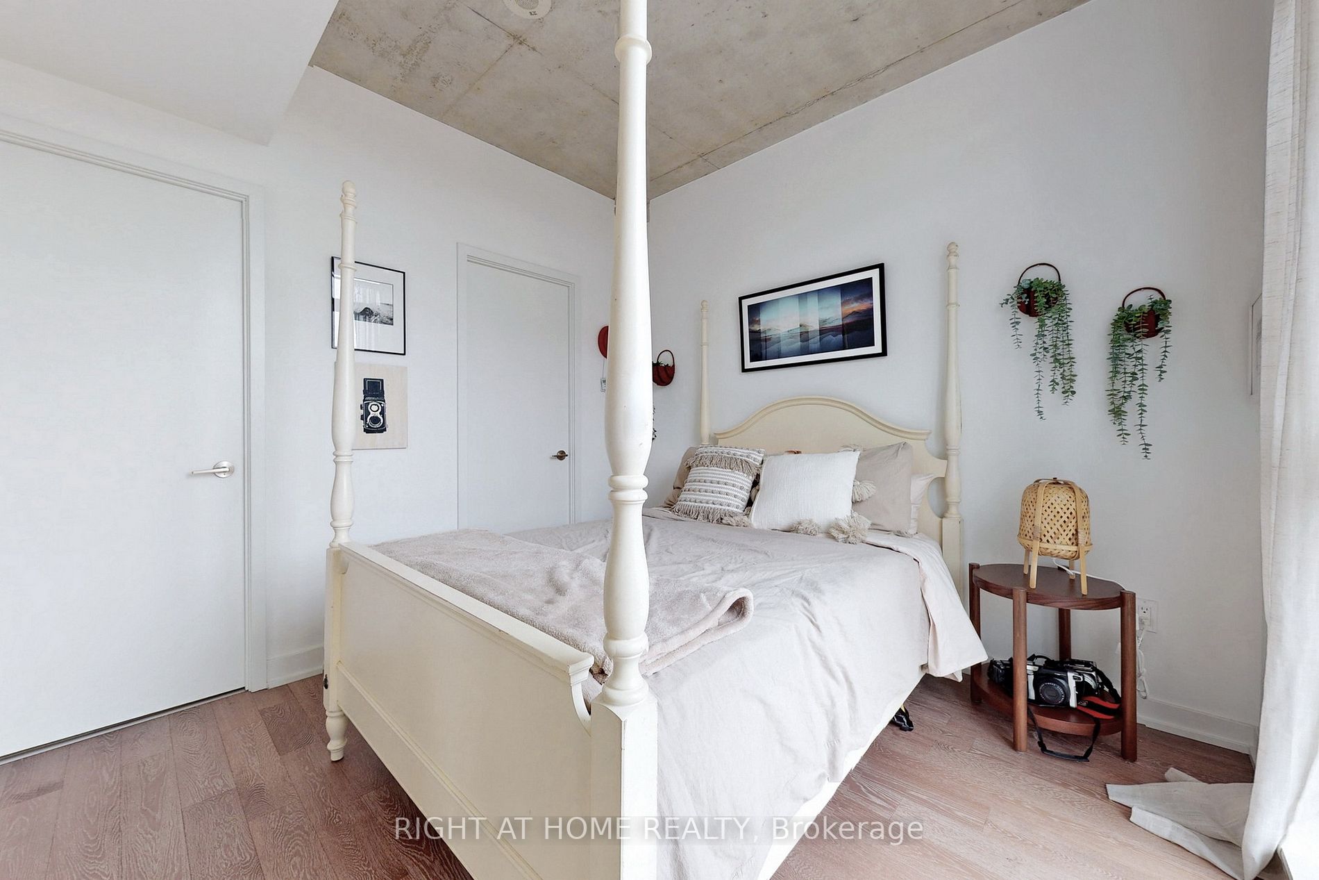 1190 Dundas St E, #220