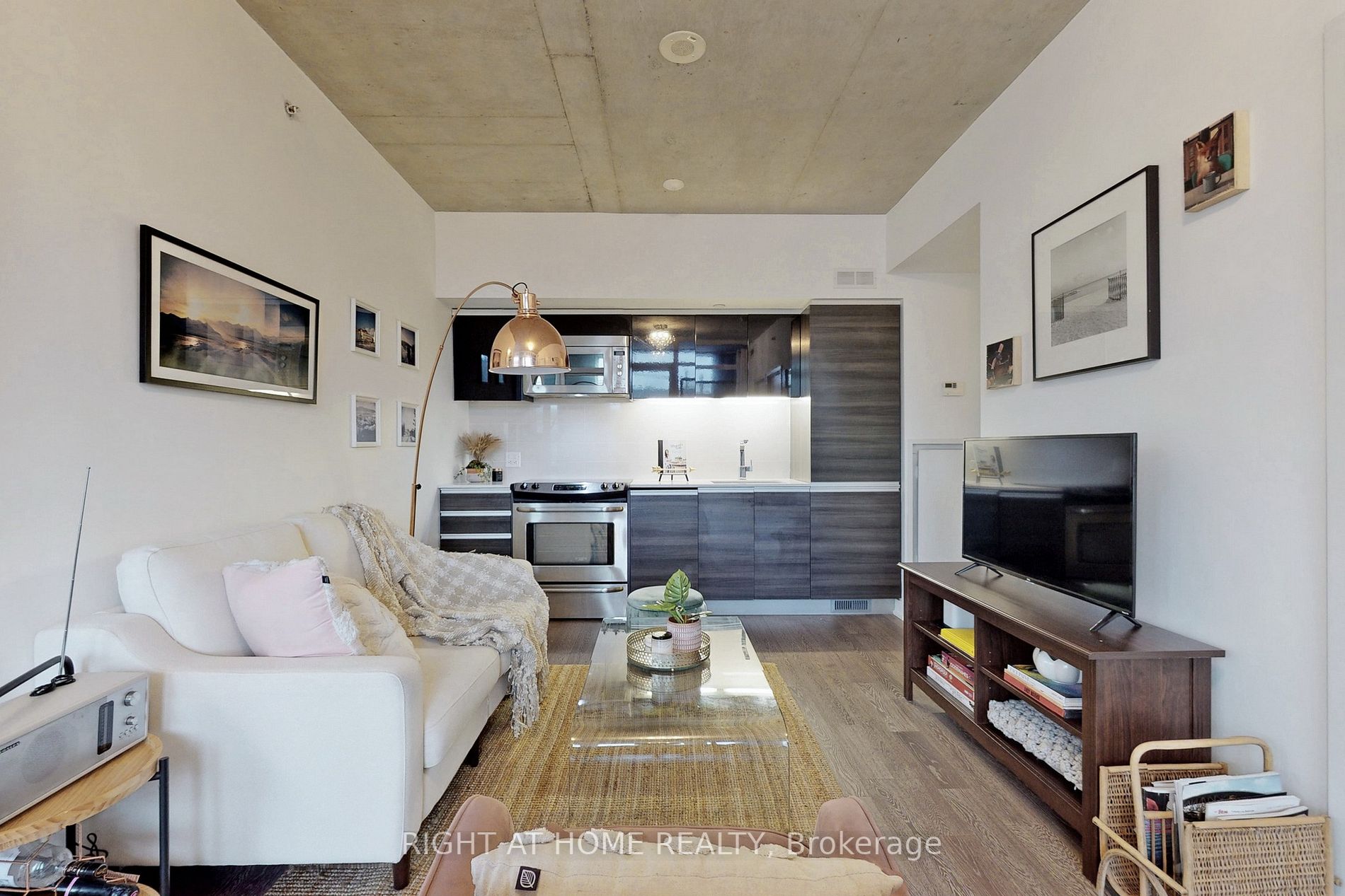 1190 Dundas St E, #220