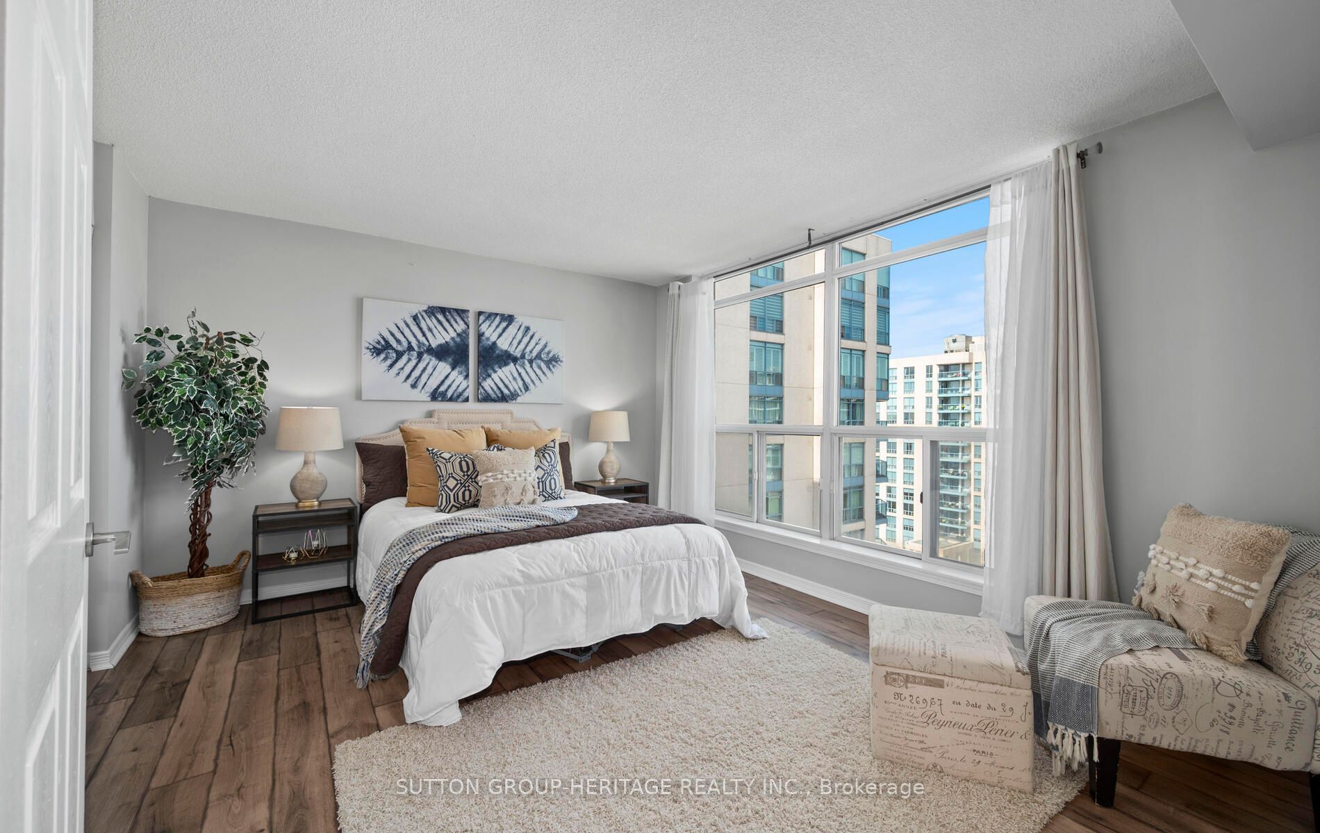 340 Watson Street W, #901