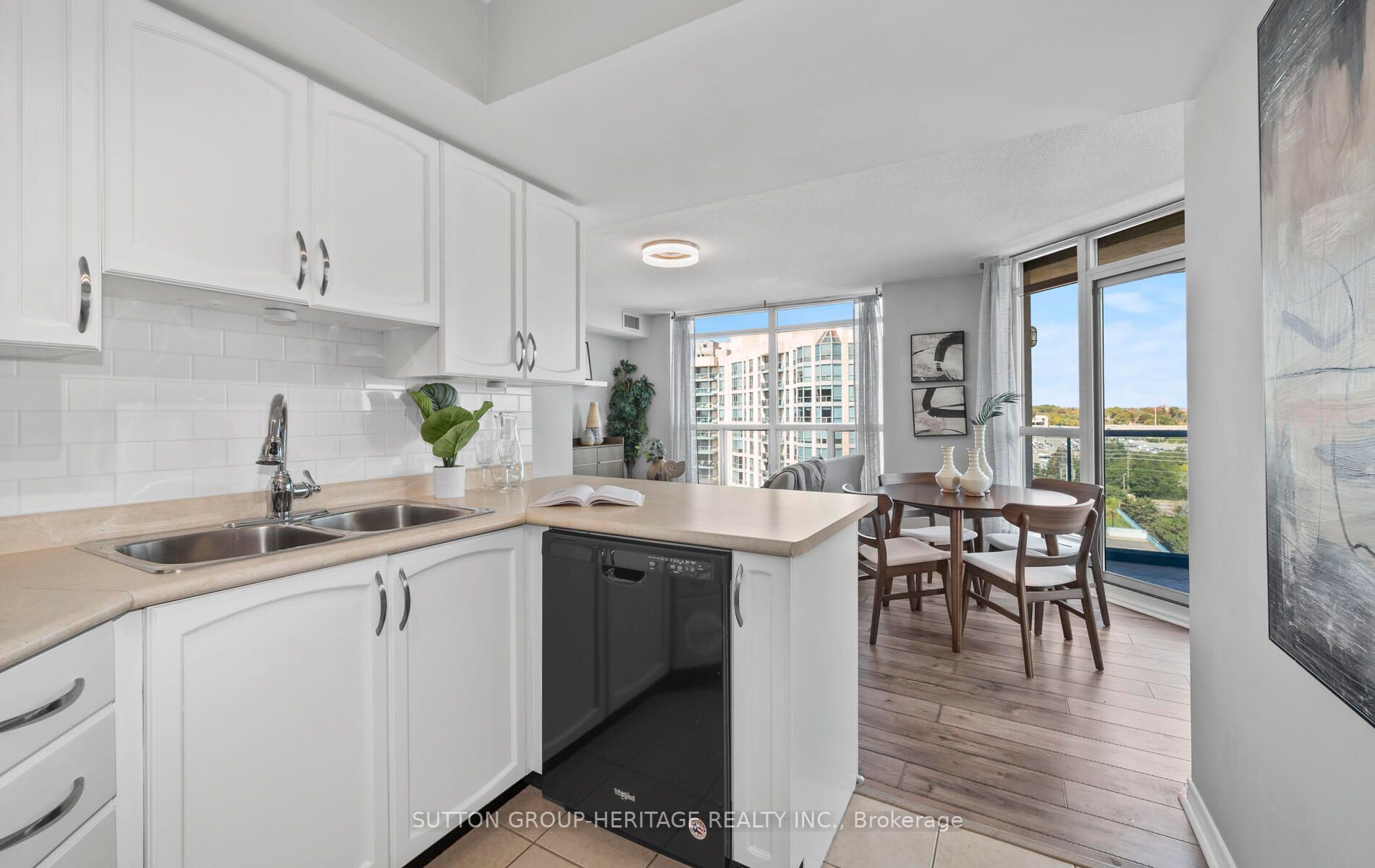340 Watson Street W, #901