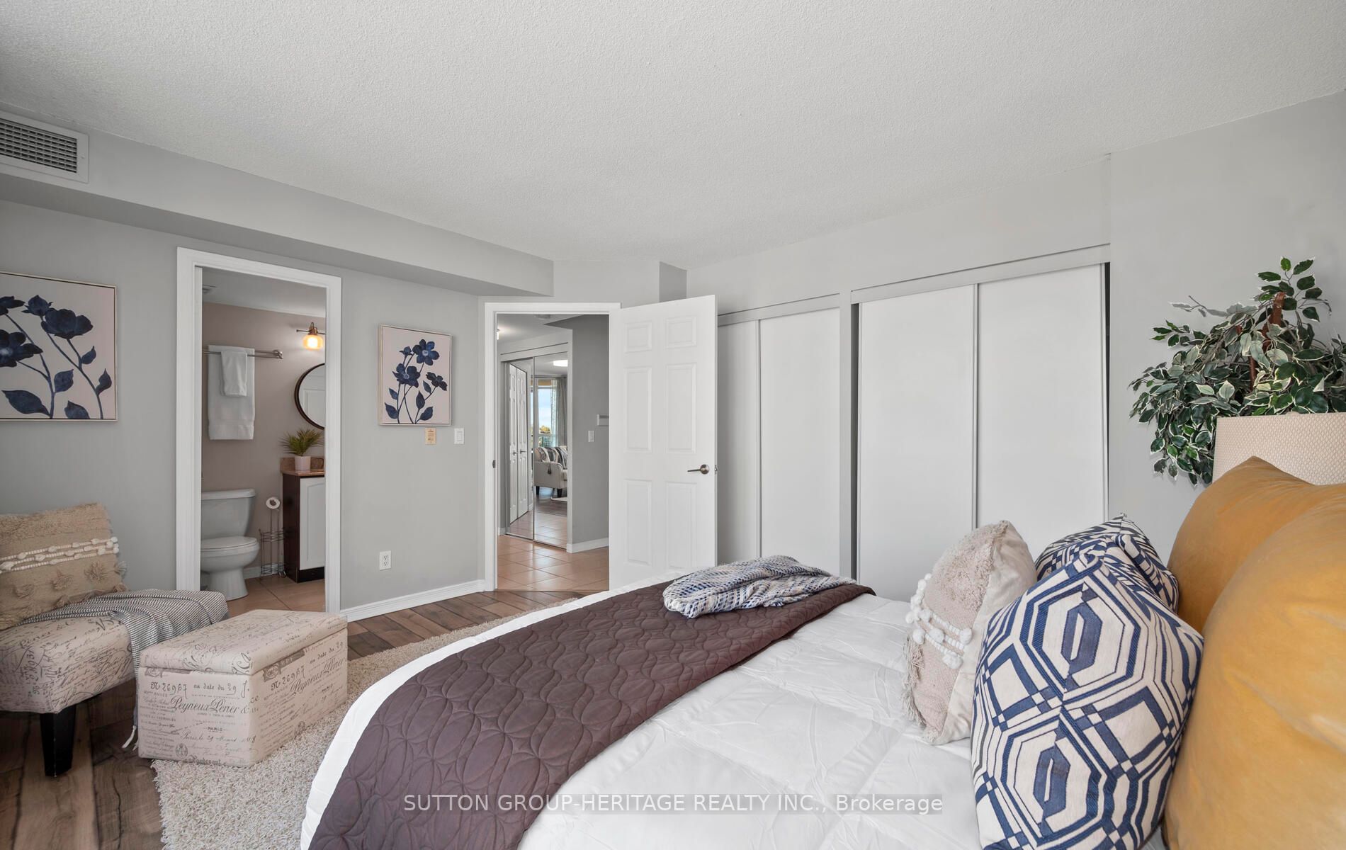 340 Watson Street W, #901