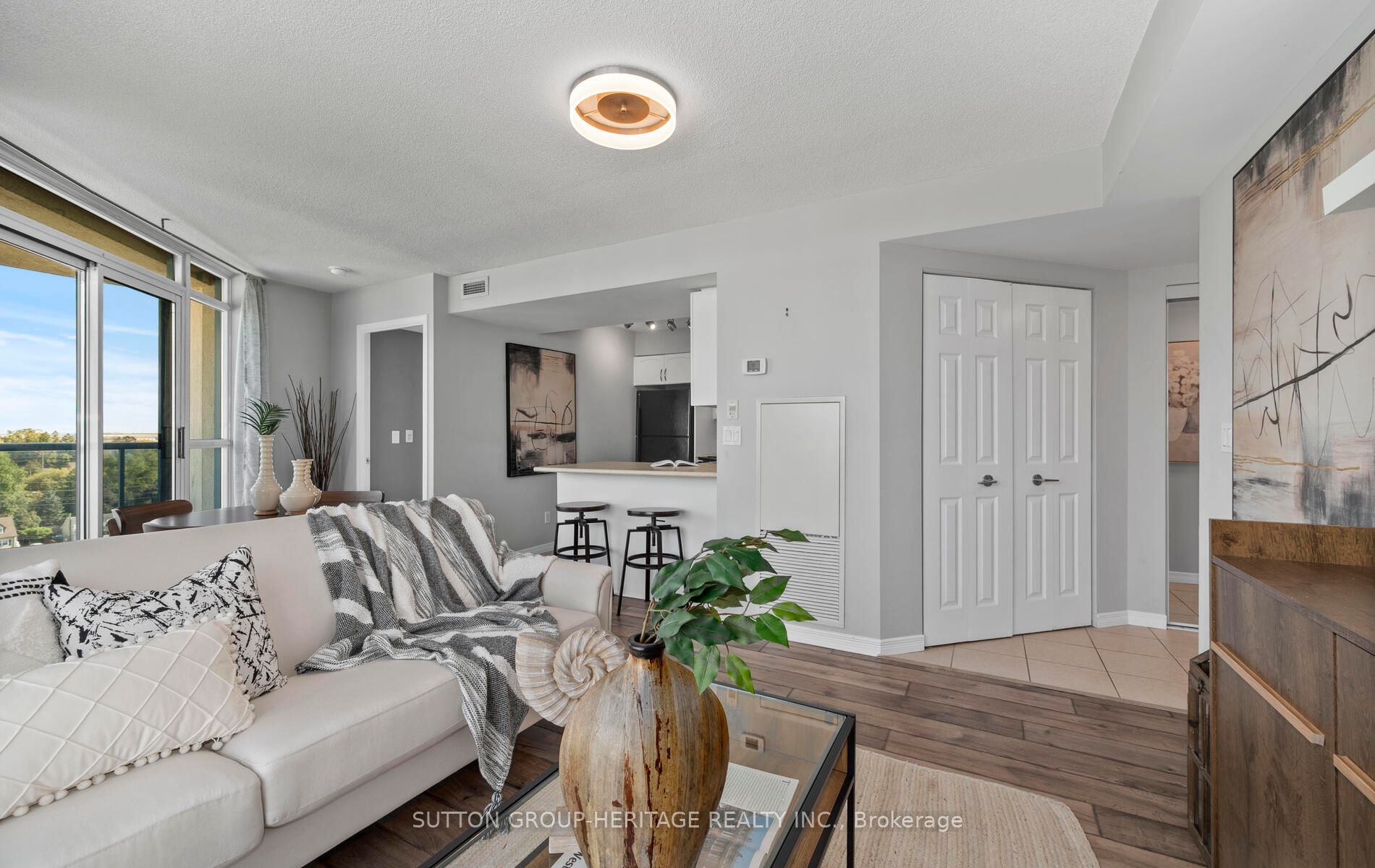 340 Watson Street W, #901
