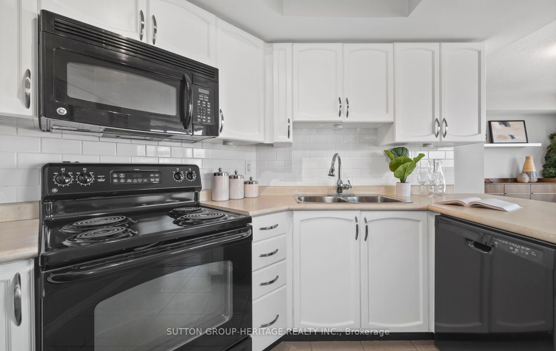 340 Watson Street W, #901