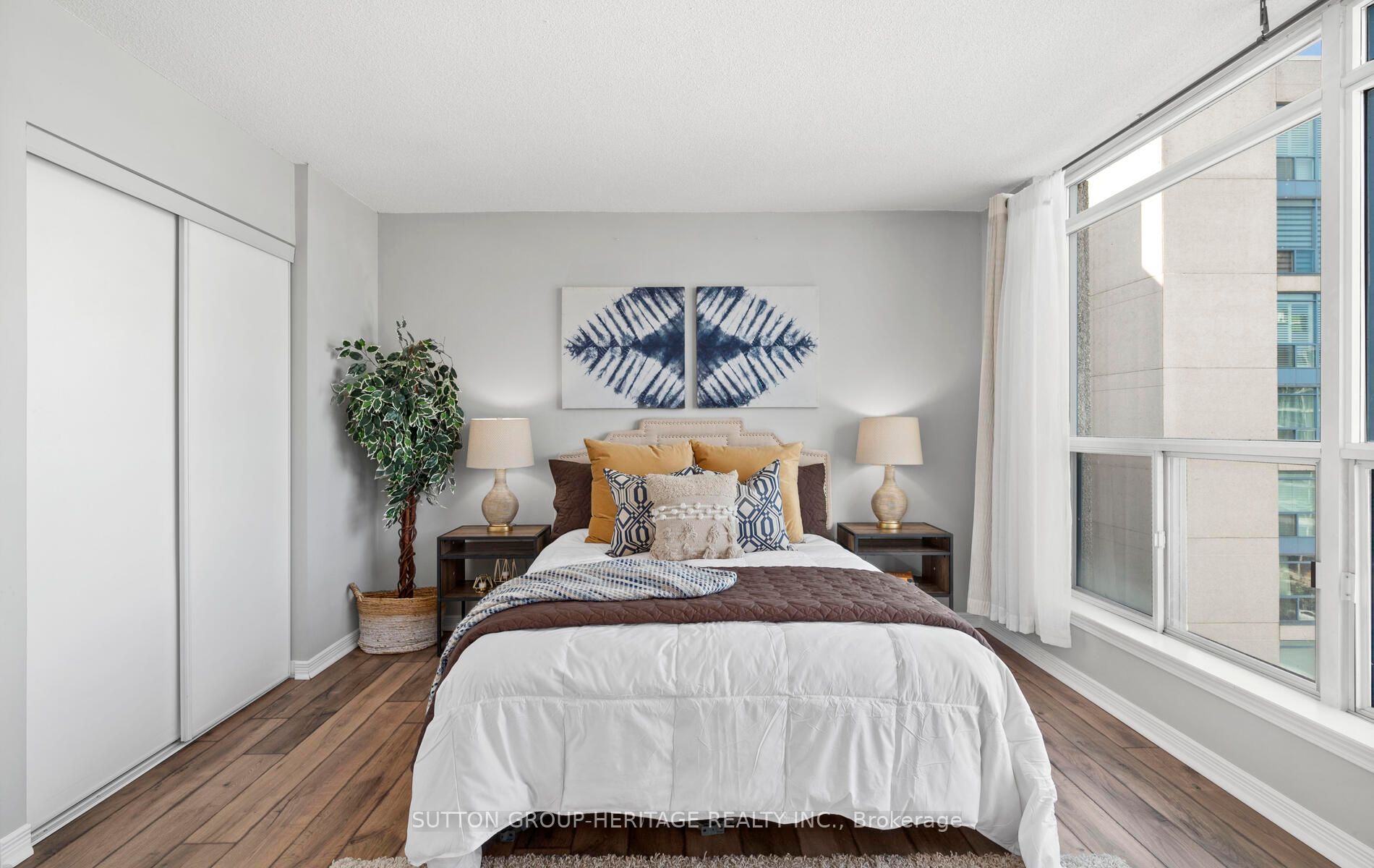 340 Watson Street W, #901