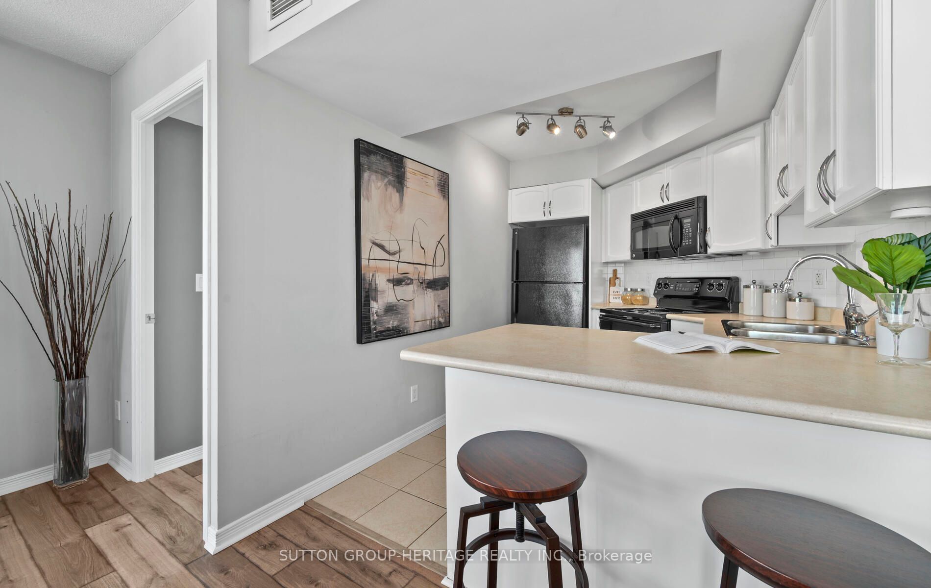 340 Watson Street W, #901