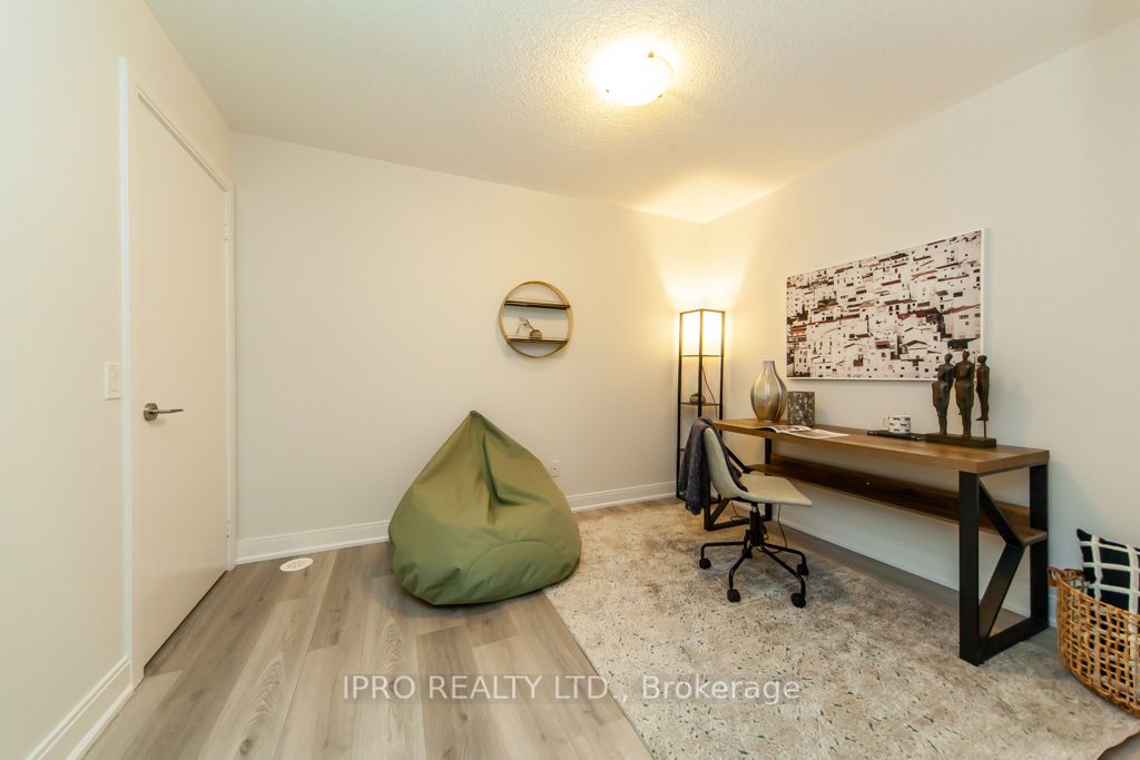 315 Village Green Sq, #51